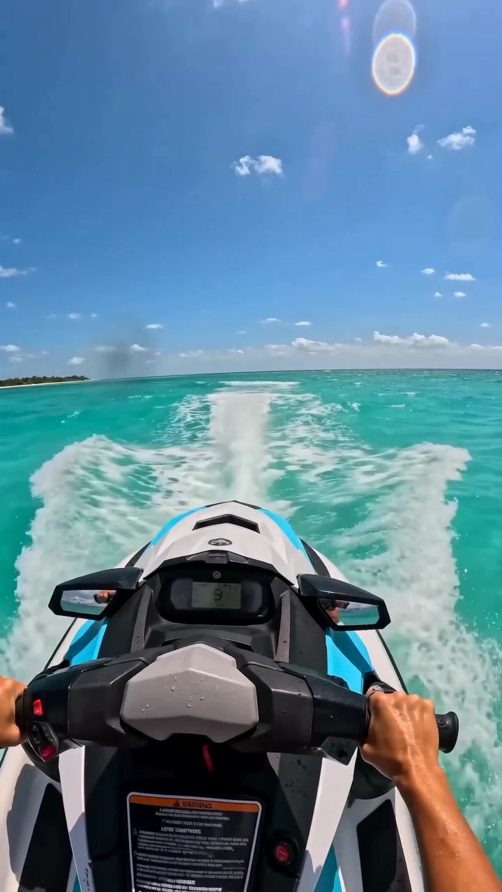 WAVELENGTH 58, a Flybridge in Sardinia